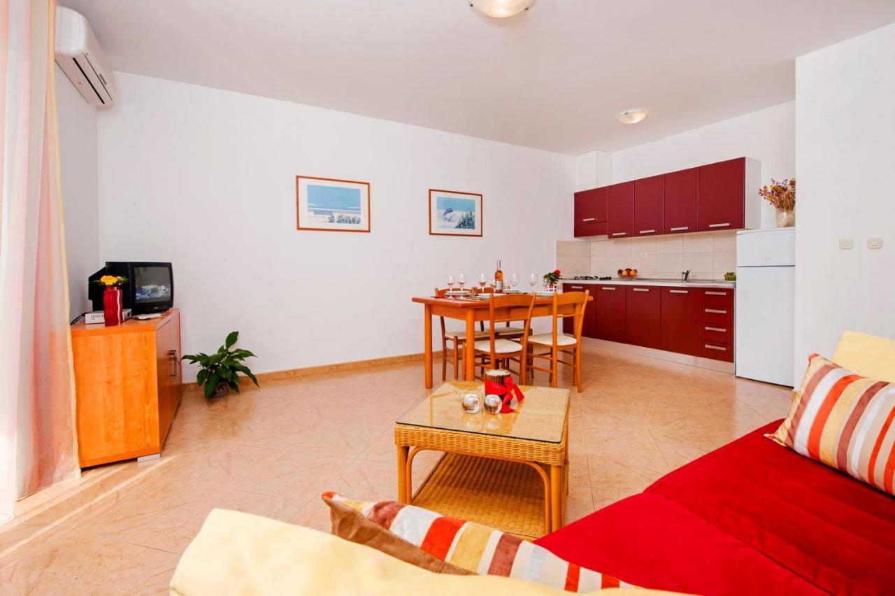 Apartments Bella Ровинь Экстерьер фото